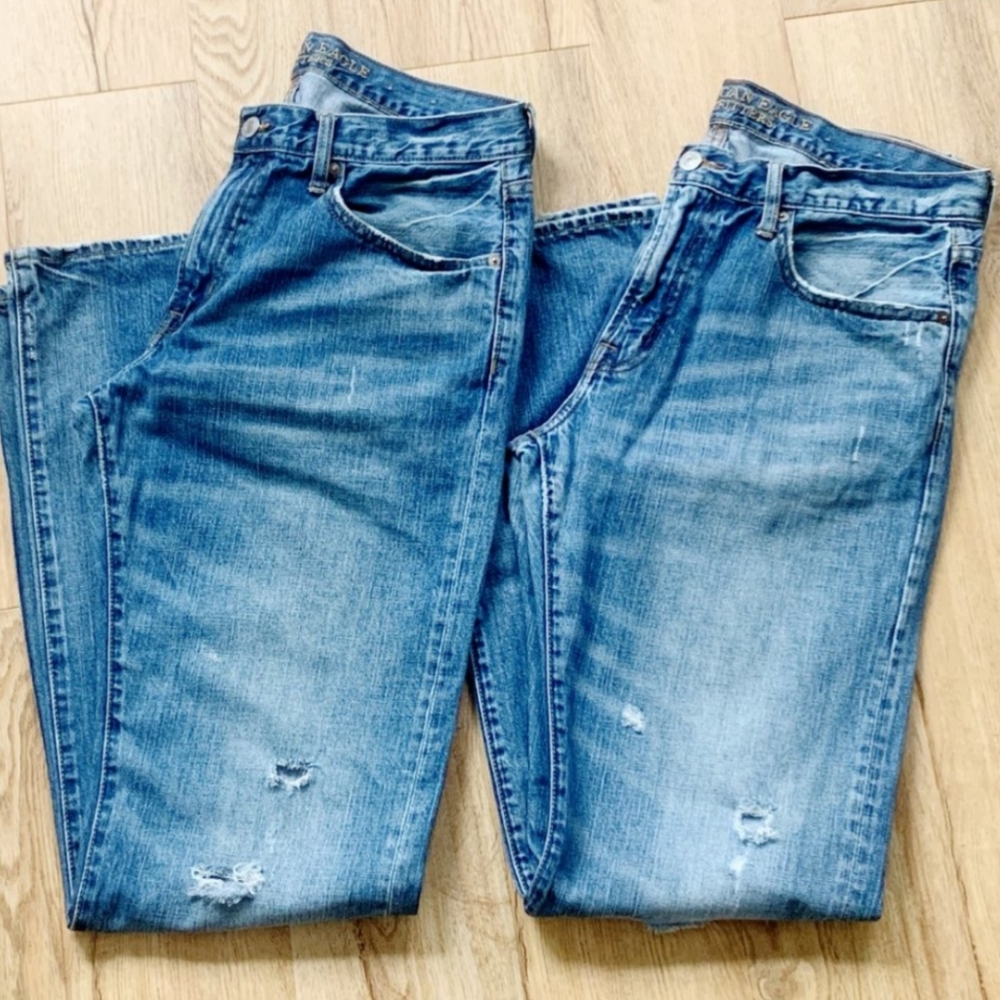 2 Distressed American Eagle Jeans 34/36